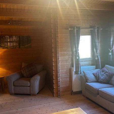 Lochinvar - Highland Log Cabin With Private Hot Tub エイドリー エクステリア 写真