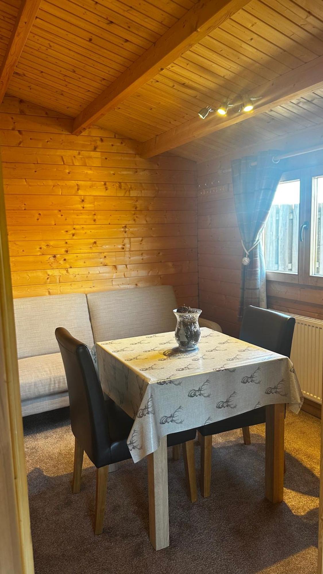 Lochinvar - Highland Log Cabin With Private Hot Tub エイドリー エクステリア 写真