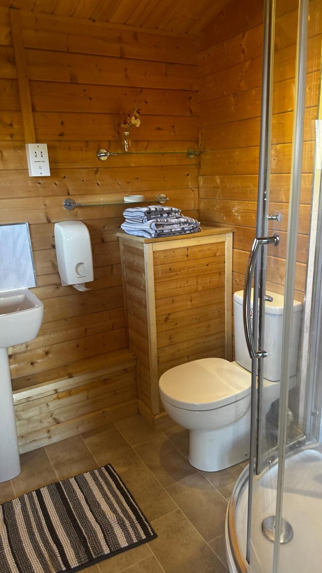 Lochinvar - Highland Log Cabin With Private Hot Tub エイドリー エクステリア 写真